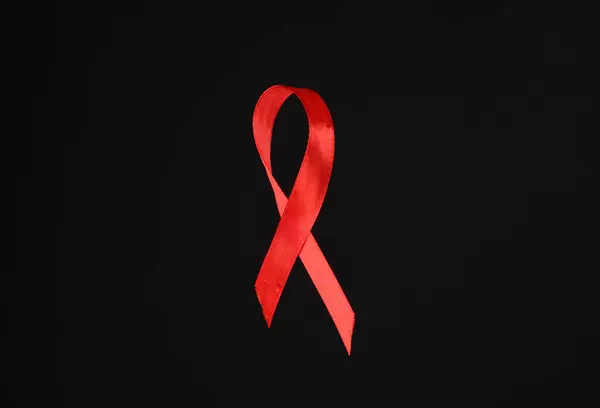 Piros Aids Tudatosság Szalag Elszigetelt Fekete Háttér — Stock Fotó