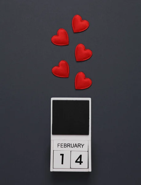 Февраля Деревянный Календарь Сердцами Сером Фоне День Святого Валентина — стоковое фото