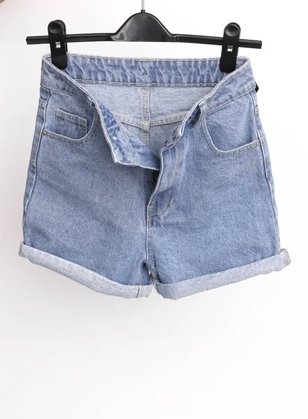 Blaue Jeans Shorts Für Frauen Auf Weißem Hintergrund — Stockfoto