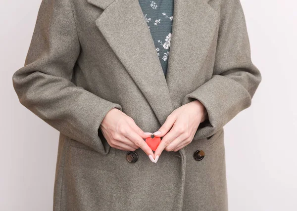 배경에 고립된 코트를 — 스톡 사진