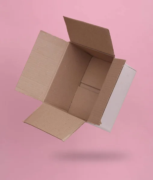 Puste Otwarte Pudełko Tekturowe Lewitujące Różowym Tle Cieniem — Zdjęcie stockowe