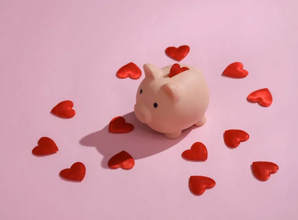 Sparschwein Mit Herzen Auf Rosa Hintergrund Liebeskonzept Valentinstag Februar Feier — Stockfoto