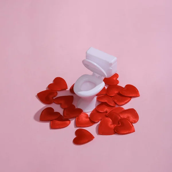 Toaletní Model Srdcem Růžovém Pozadí Milostný Koncept Valentýn Únor Kreativní — Stock fotografie