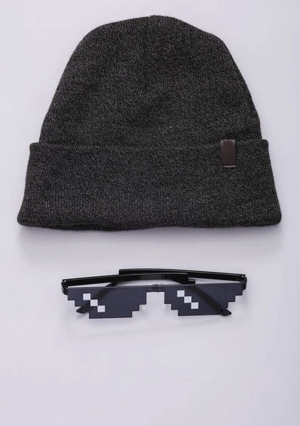 Gafas Sol Pixeladas Bits Con Sombrero Sobre Fondo Gris — Foto de Stock