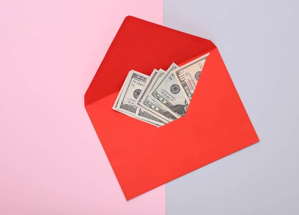 Rode Envelop Met Dollars Een Roze Achtergrond — Stockfoto
