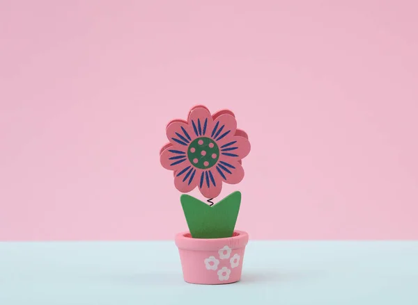 Speelgoeddecoratieve Plant Een Pastelachtergrond — Stockfoto