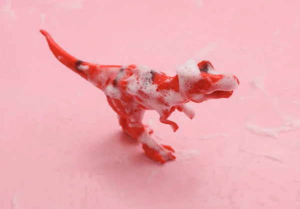 Brinquedo Tyrannosaurus Rex Espuma Sobre Fundo Rosa — Fotografia de Stock