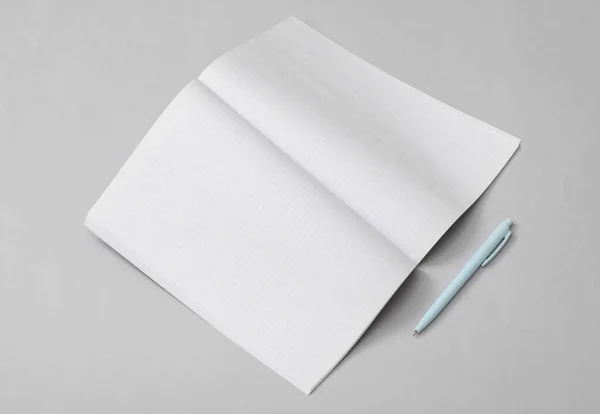 Open Notebook Oefenboek Tijdschrift Tijdschrift Met Witte Papieren Pen Grijze — Stockfoto