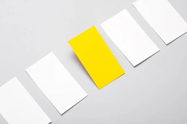 Yelow White Blank Visitekaartjes Voor Huisstijl Grijze Achtergrond Creatieve Maquette — Stockfoto