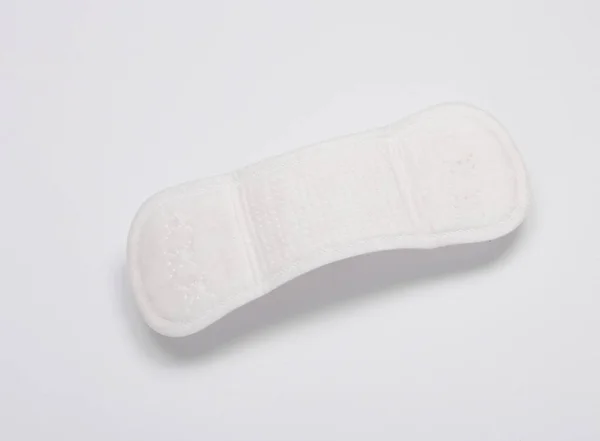 白い背景に浮く衛生的なフェミニンなパッド — ストック写真