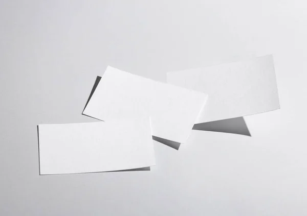 Tarjetas Visita Blancas Blanco Para Identidad Corporativa Con Sombra Sobre —  Fotos de Stock