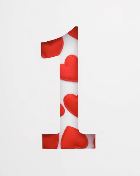 Numer Wycięty Papierowej Dziury Sercami Białym Tle Walentynki Koncepcja Miłości — Zdjęcie stockowe