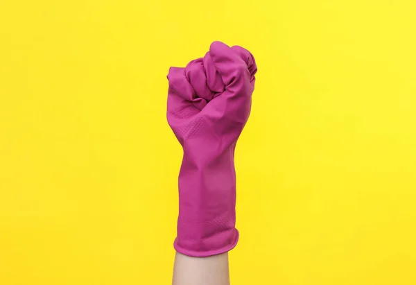Feminizm Kadın Gücü Sarı Arka Planı Temizlemek Için Lastik Eldiven — Stok fotoğraf