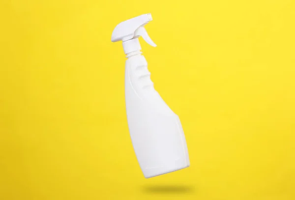 Mockup Vit Flaska Med Fönster Renare Spray Leviterar Gul Bakgrund — Stockfoto