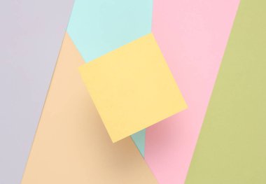 Renkli arkaplan üzerine boş Memo kare sayfası