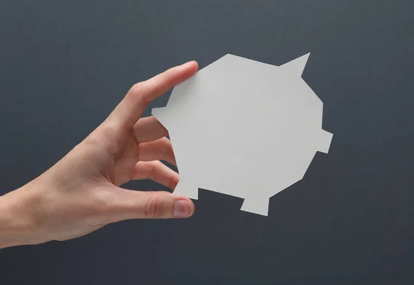 Hand Hält Ein Sparschwein Papierform Auf Grauem Hintergrund — Stockfoto