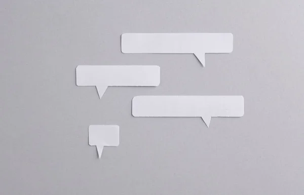 Papiergeschnittene Sprechblasen Auf Grauem Hintergrund Soziale Medien — Stockfoto