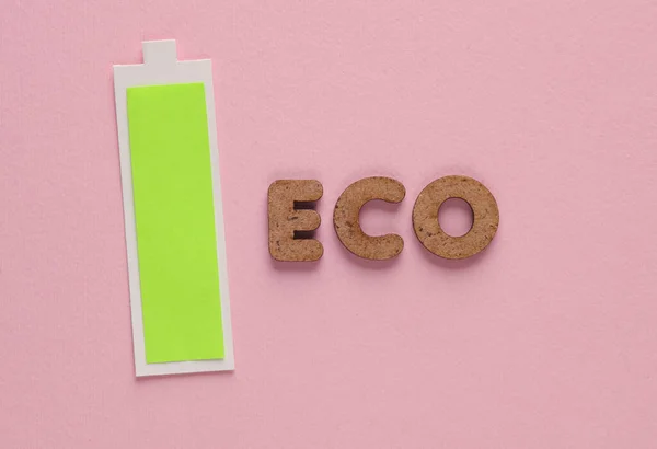 Аккумулятор Высоким Уровнем Зарядки Словом Eco Розовом Фоне Эко Концепция — стоковое фото