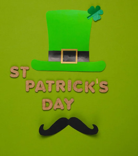 Yeşil Arka Planda Temalı Aziz Patrick Günlük Metni Düz Yatıyordu — Stok fotoğraf