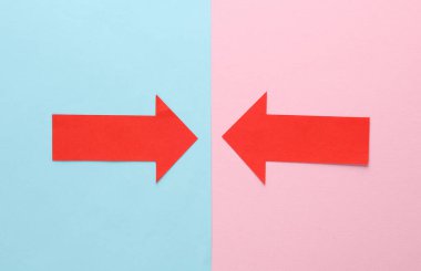 Mavi-pembe arka planda kırmızı oklar. Yaratıcı yerleşim