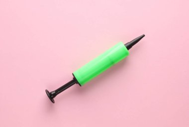 Pinkj arka planında balon pompası