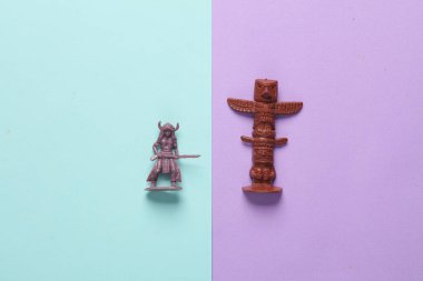 Plastik Amerikan askeri ve Pastel Arkaplanda İdol