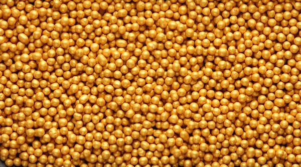 Altın makyaj topları. Güzellik konsepti