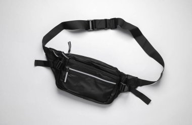 Gri arkaplanda siyah muz torbası