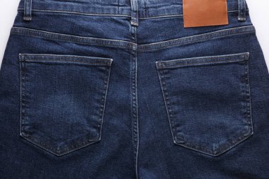 Mavi kotun arka cepleri yakın plan.