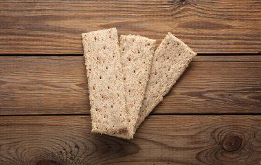 Tahta masadaki diyet gevrekleri. Sağlıklı gıda konsepti