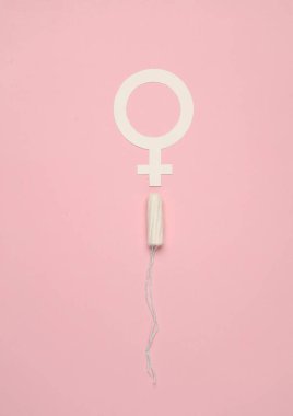 Pembe arka planda kadın cinsiyet sembolü ve tampon.