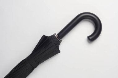 Beyaz arka planda siyah şemsiye kancası