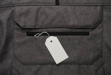 Beyaz boş etiketli bir ceket. Alışveriş, satış konsepti. Tasarım şablonu