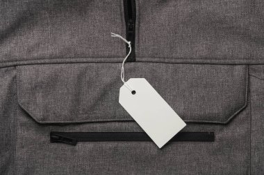 Beyaz boş etiketli bir ceket. Alışveriş, satış konsepti. Tasarım şablonu