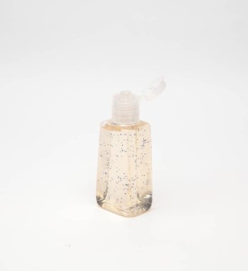 Beyaz arka plan üzerinde izole antiseptik şişe