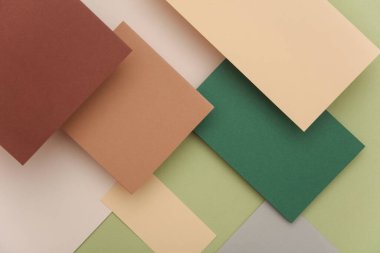 Bej yeşil arka planda gölgesi olan yüzen renkli boş kart kağıtları grubu. Minimalizm marka şablonu, yaratıcı düzen