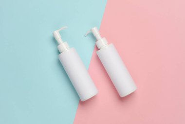 Mavi-pembe arka planda şeker kutuları.