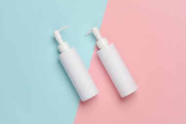 Mavi-pembe arka planda şeker kutuları.