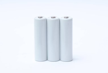 Beyaz arka planda beyaz piller. Tasarım için model