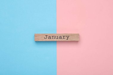 Ahşap tahta tahta tahta, Ocak ayında mavi pembe arka plan.