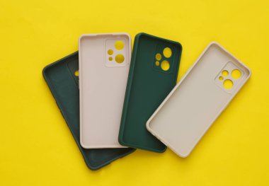 Sarı arka planda akıllı telefonlar için koruyucu davalar