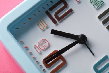 Renkli alarm yüzeyi makroyu kapat