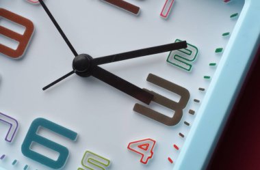 Renkli alarm yüzeyi makroyu kapat