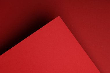 Kırmızı arkaplanda kırmızı bir sayfa.