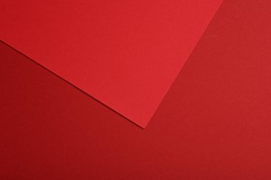 Kırmızı arkaplanda kırmızı bir sayfa.