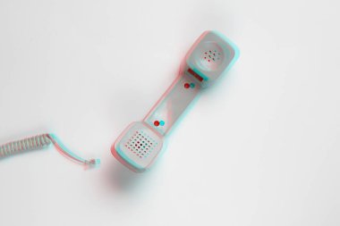 Arıza mı? Etkisi bu. Beyaz arka planda kablo olan cep telefonuna geri dön. Merkezi ara. Yardım hattı. Üst görünüm