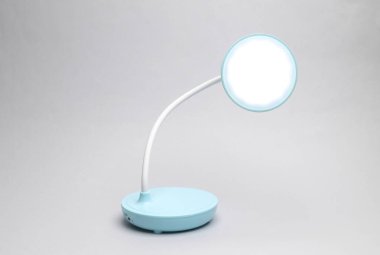 Gri arkaplanda esnek kablosuz lamba