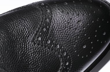 Siyah deri çizmeleri kapatın.