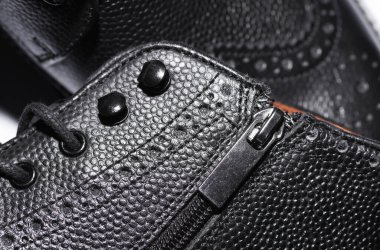 Siyah deri çizmeleri kapatın.