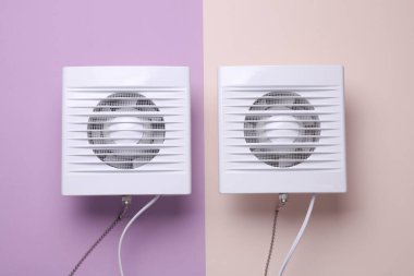 Pastel arka planda havalandırma kaputu hayranları.